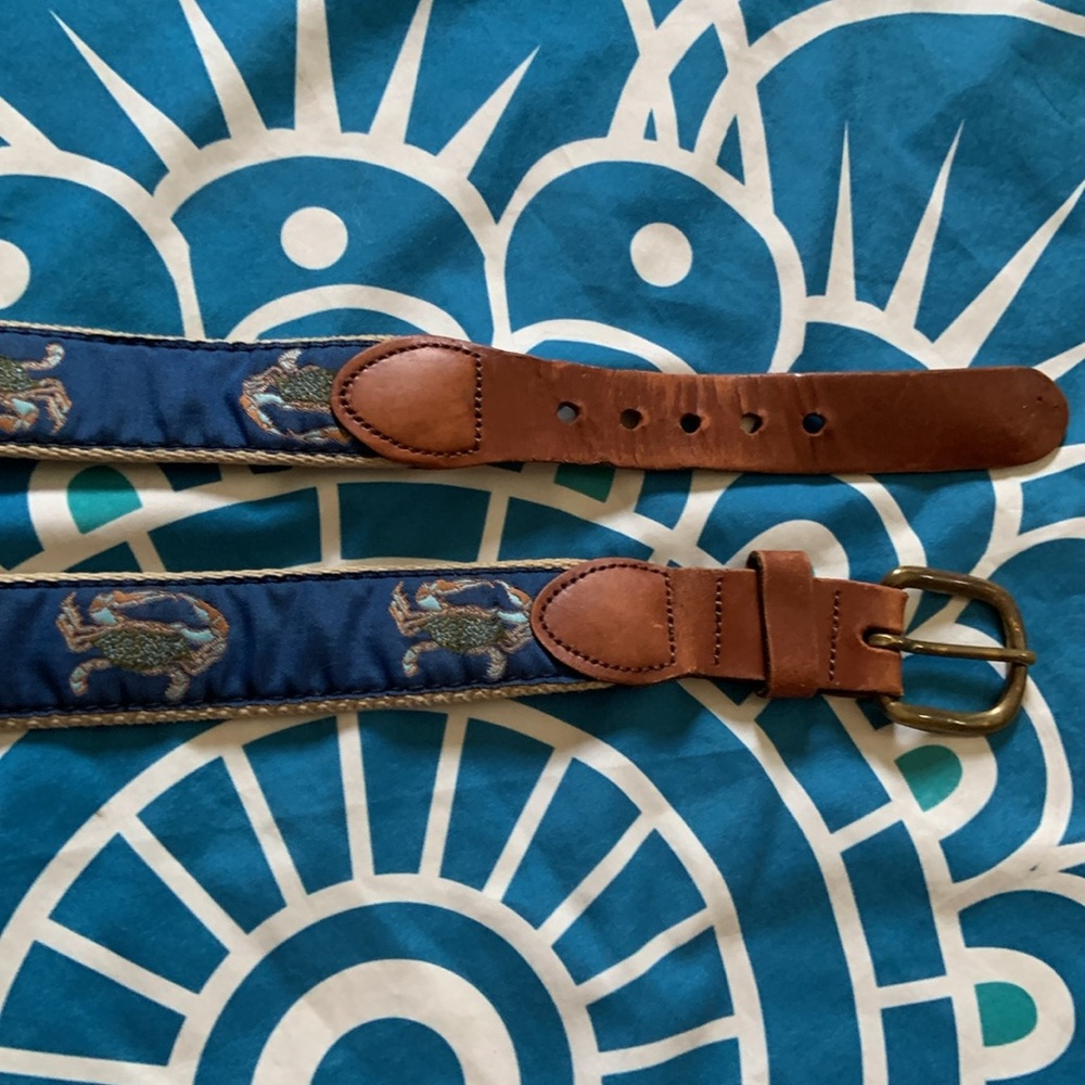 Leatherman belt made in USA. Size 38. Nautical blue crabs.